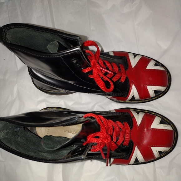 Dr. Martens Union Jack Leather Boot - Picture 6 of 8